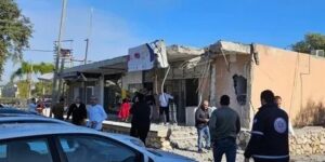 رشقة صاروخية كبيرة من غزة.. وإصابة مباشرة بإحدى المستوطنات