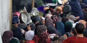 الأورومتوسطي: “إسرائيل” لم تقيد وصول المساعدات فحسب، بل قتلت عشرات ممن حاولوا استلامها