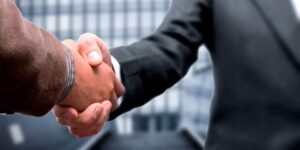 علاقة المسلم بالمجتمع