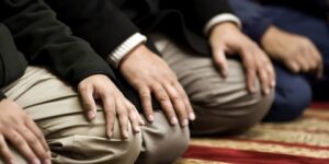 سؤال وجواب.. ما هو فضل الصف الأول في الصلاة ؟