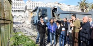 هدم البنايات الفوضوية وترميم أخرى بساحة الشهداء والقصبة