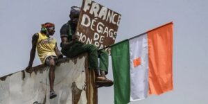 فرنسا تحظر نشر كتاب سفيرها السابق في النيجر