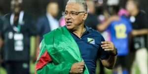 بعد التصريحات التي أزعجت الجامعة المغربية.. الكاف تعاقب مدرب تنزانيا عادل عمروش لـ 8 مباريات