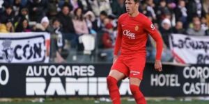 مدافع مايوركا لوبيز يمدد عقده حتى 2029