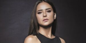 نيللي كريم تتسبّب في أزمة مرورية بأحد شوارع القاهرة