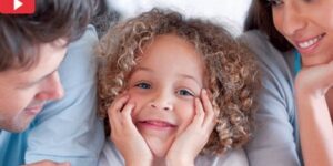 في أحدث دراسة هولندية ..المغالاة في المديح تصيب الأطفال بالنرجسية