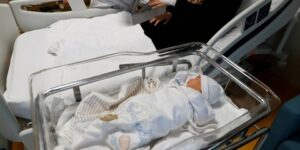 جديد الطب.. طبيب يربط صحة الجنين بعمر الوالدين!؟