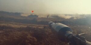 آلياته تدمر في حقل من العبوات البرميلية.. الاحتلال يغرق في كمين حي الزيتون