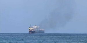 القوات اليمنية تستهدف سفينتين بريطانية وأمريكية في خليج عدن