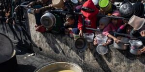 تحذيرات أممية من تفاقم الكارثة الإنسانية في قطاع غزة.. “ربع السكان على حافة المجاعة”