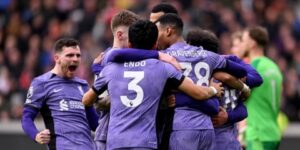 قبل مواجهة تشيلسي بنهائي كأس كاراباو.. غاري نيفيل يحذر ليفربول