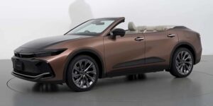 بنسخة فريدة وبسقف مكشوف.. تويوتا تكشف عن كراون كروس أوفر