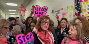 سوزان ساراندون تطالب الكونغرس بوقف الدعم للكيان الصهيوني