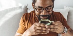 القهوة في رمضان.. ماذا يحدث لجسمك عند تناولها بعد الأكل؟