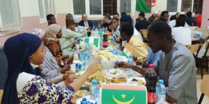 معسكر.. تنظيم إفطار جماعي لفائدة الطلبة الأجانب بالإقامة الجامعية “عومر مختار”