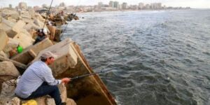 الصيد بالصنارة ينعش الساحل الوهراني في رمضان 