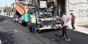 سيدي موسى.. استئناف أشغال تعبيد طريق حي الهواورة