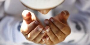 سؤال وجواب.. ما هو أثقل شيء في الميزان ؟