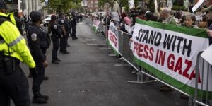 مظاهرة داعمة لفلسطين أثناء العشاء السنوي لمراسلي البيت الأبيض