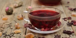 مطبخك الصحي.. فوائد صحّية مذهلة لشاي الكركديه