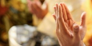 سؤال وجواب.. ما هي فضائل ذكر الله واستغفاره ؟