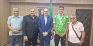 حماد يستقبل البطل الجزائري يونس عياشي