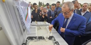 باتنة.. وضع حجر الأساس لإنجاز 3 مصانع لإنتاج مواد صناعة الأدوية