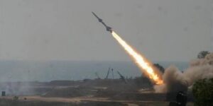 “الحوثي” تعلن تنفيذ عمليتين مشتركتين استهدفتا سفينتين في البحر الأحمر