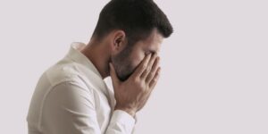 العلم والإيمان.. الإباحية سبب لتدمير الأسر