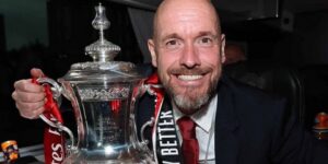 مانشستر يونايتد يحسم موقفه من بقاء تين هاغ