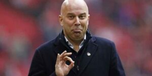 أرني سلوت يكشف تواصله الأول في ليفربول