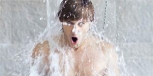 فوائد جسمية، نفسية وجمالية للاستحمام بالماء البارد