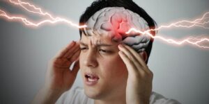 غالبا ما نعتبرها عابرة.. علامات تنذرك بالجلطة الدماغية