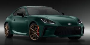 بتفاصيل أكثر دقة وإصدار محدود باللون الأخضر.. تويوتا GR86 2025