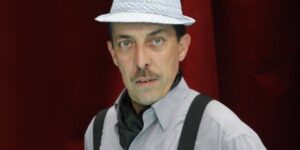 المسرحي علي جبارة يصرح لـ “الموعد اليومي”: الجوائز والتتويجات تحفز على المزيد من الإبداع