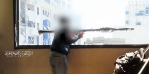 مشاهد من استهداف سرايا القدس تجمعا لجنود الاحتلال في رفح