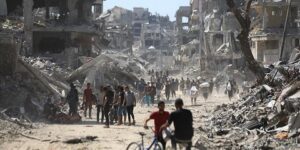 بعد دقائق من أوامر إخلاء أحياء خان يونس الشرقية: شهداء وجرحى بغارات شنّها الاحتلال