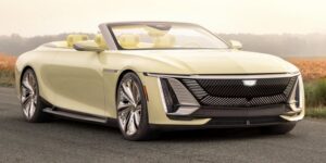 بأربعة مقاعد من عالم الرفاهية المطلقة.. كاديلاك سولاي سيارة مكشوفة فائقة الفخامة