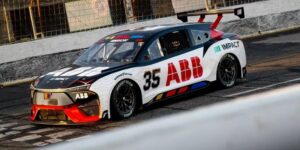 كنموذج أولي بقوة 1341 حصان.. سباقات ناسكار تكشف عن سيارة كهربائية  