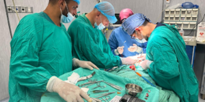 وفد طبي جزائري يجري 250 عملية جراحية في مستشفى بشمال غزة