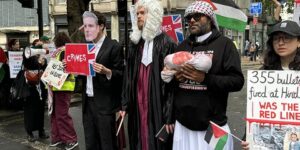 لندن.. متظاهرون يطالبون الحكومة الجديدة بوقف بيع السلاح لـ”إسرائيل”