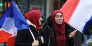 أمنستي: مسلمات فرنسا محرومات من التنافس ويعانون التمييز