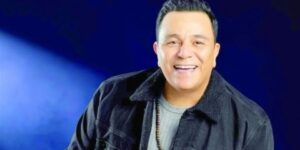 محمد فؤاد غاضبا: السوشيال ميديا أصبحت مصدرًا رئيسيًا لانتشار الشائعات