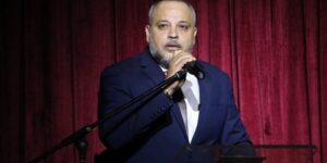 تامر عبد المنعم: مصر سفينة تمرض ولكن لا تموت