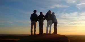 دراسة بريطانية تكشف.. الأصدقاء مضاد طبيعي للإصابة بالاكتئاب