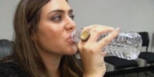 شرب الماء والشاي الأخضر يساعد على تنظيف الكبد وتنشيطه