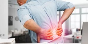 آلام أسفل الظهر.. المساهم الرئيسي في حالات العجز