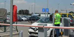 مطار الجزائر يؤكد إلزامية ركن السيارات في المواقف الخاصة بها