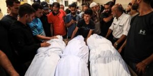 مجازر جديدة في غزة.. وقبر جماعي لـ80 شهيدا