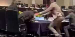 أعضاء الوفد المغرب يحاولون الاعتداء جسديا على السفير الصحراوي خلال “قمة التيكاد بطوكيو”